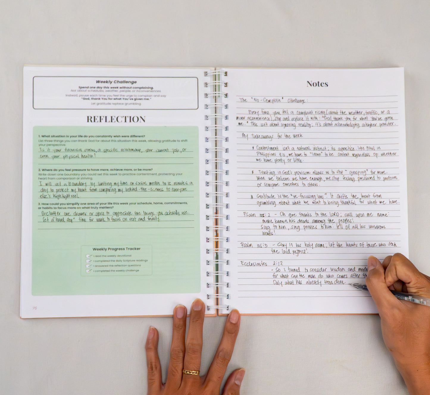 The Bible in One Year: A 52-Week Guided Devotional ( English )